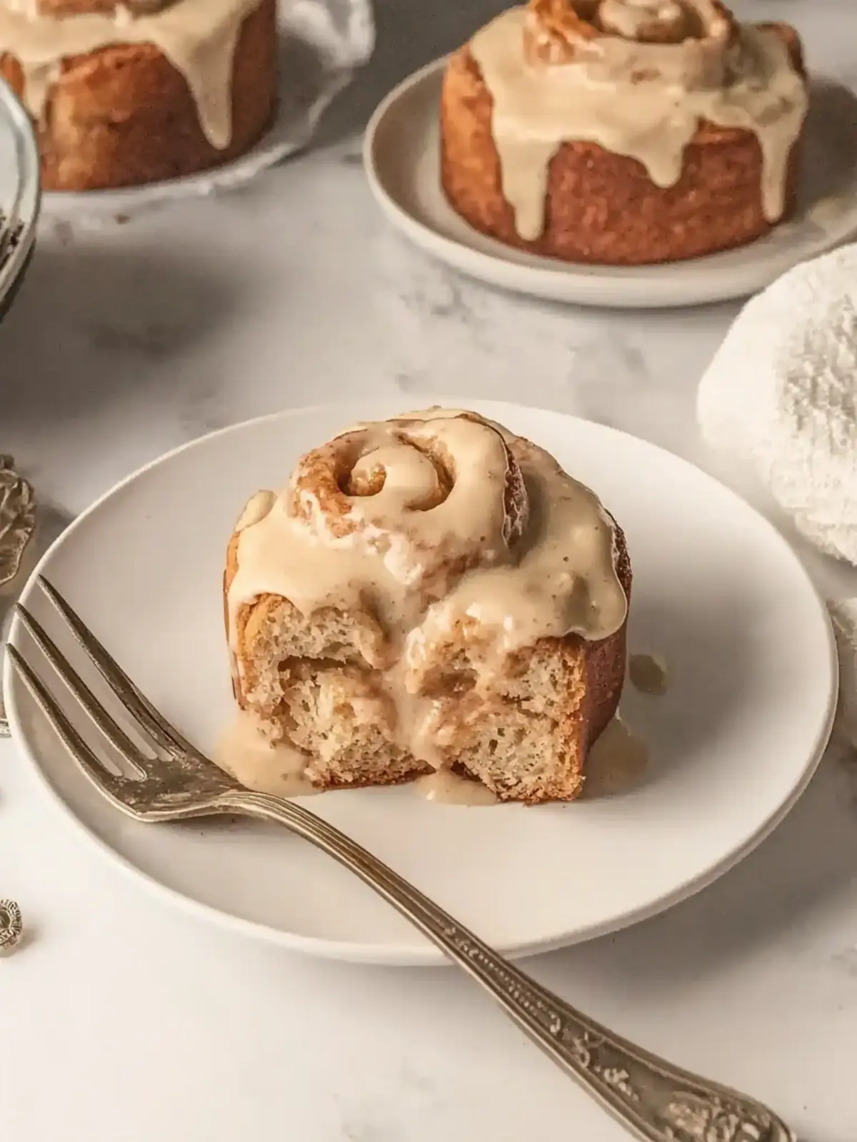 Delicious Gingerbread Cinnamon Rolls with Creamy Frosting 3 Gingerbread Cinnamon Rolls